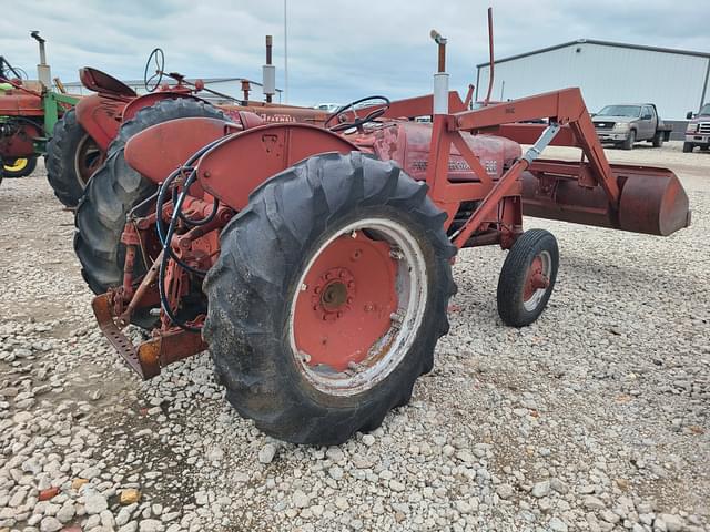 Image of Farmall H equipment image 2