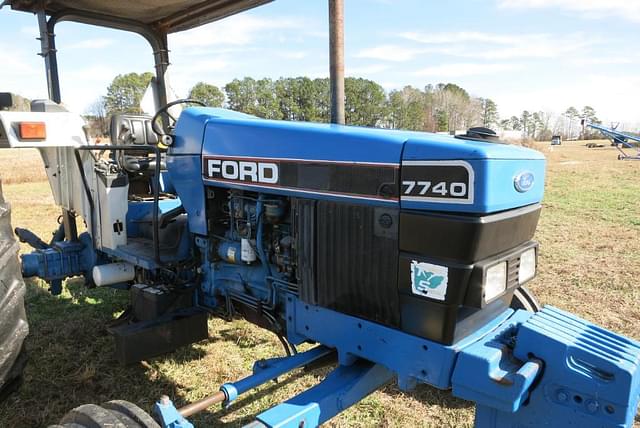 Image of Ford 7740 equipment image 4