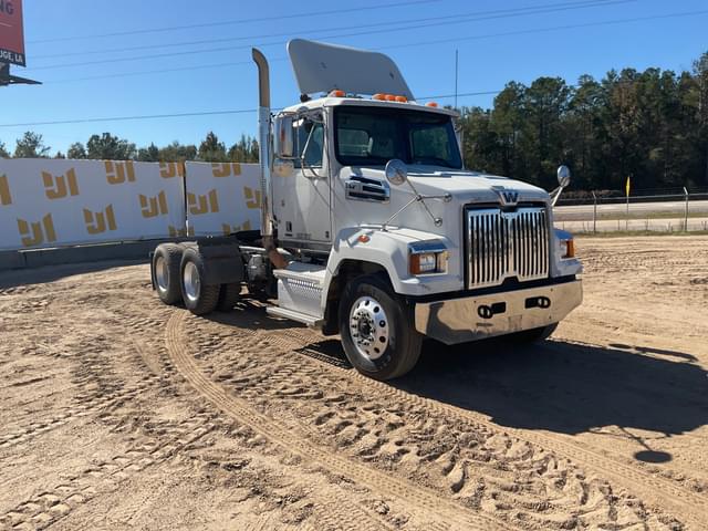 Image of Western Star 4700SF equipment image 2