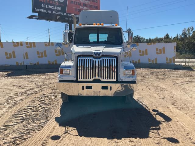Image of Western Star 4700SF equipment image 1