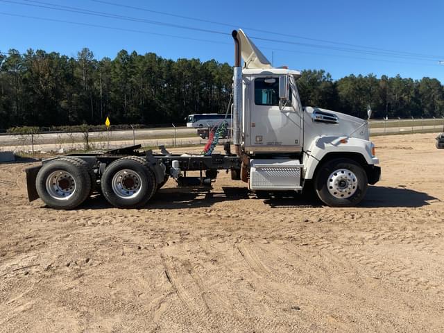 Image of Western Star 4700SF equipment image 3
