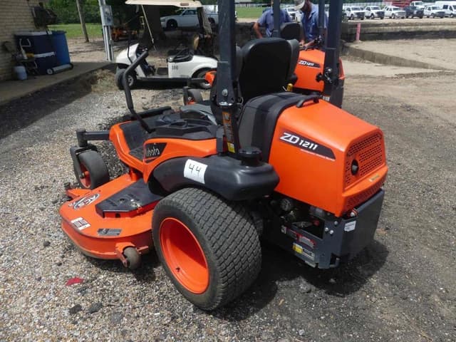 Image of Kubota ZD1211 equipment image 3