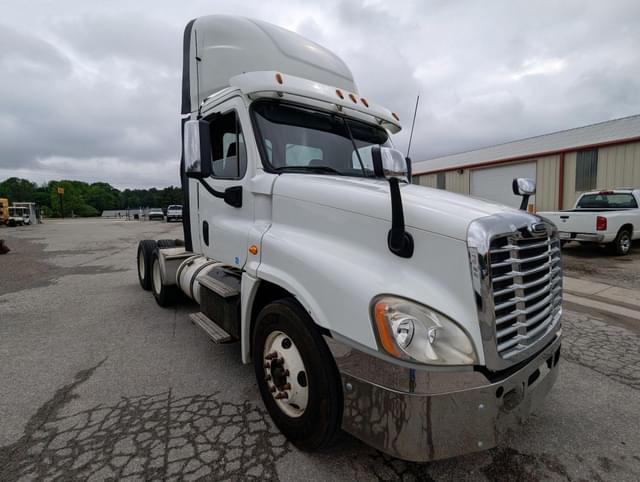 Image of Freightliner Cascadia equipment image 1