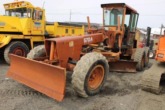 Image of John Deere 570A equipment image 2