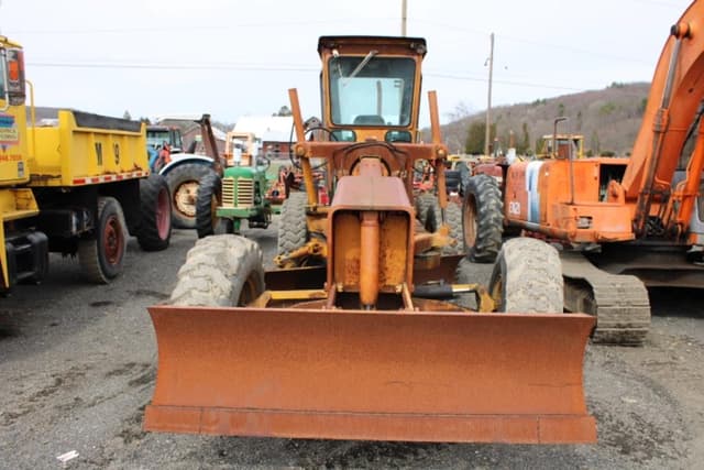Image of John Deere 570A equipment image 1