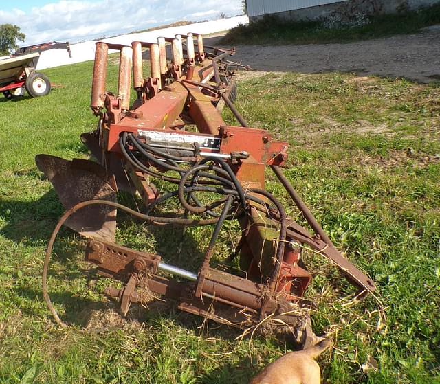 Image of International Harvester 735 equipment image 3