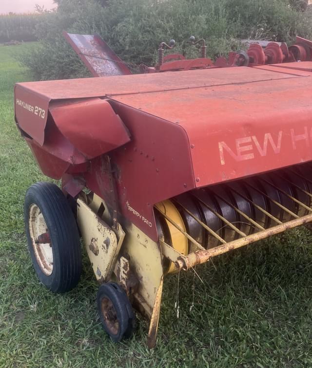 Image of New Holland Hayliner 273 equipment image 4