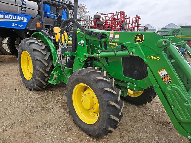 Image of John Deere 5085E equipment image 1