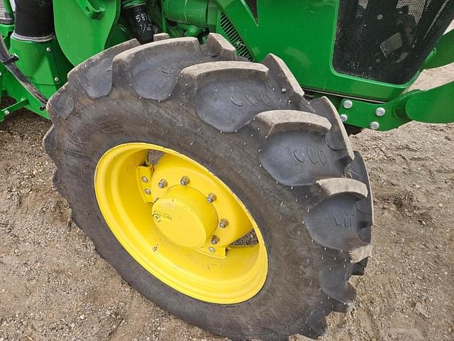 Image of John Deere 5085E equipment image 2