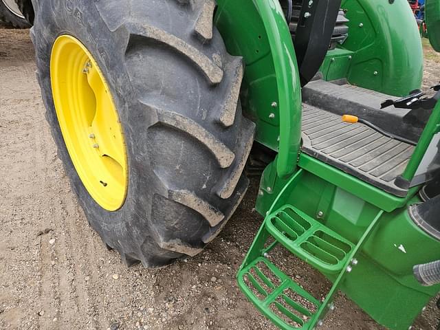 Image of John Deere 5085E equipment image 4