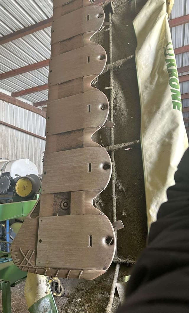 Image of Krone EasyCut R320 equipment image 2