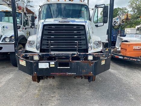 Image of Freightliner 108SD equipment image 2