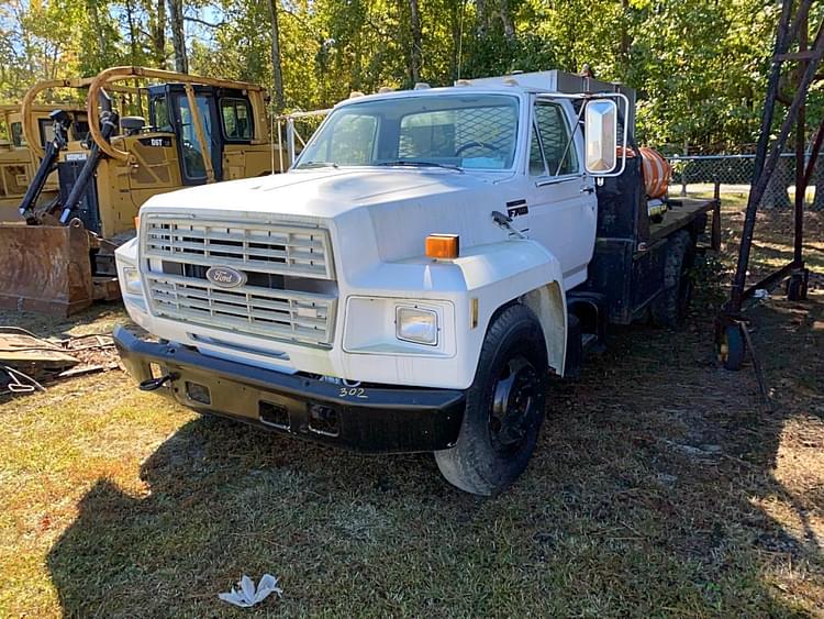 1989 Ford F-700 Equipment Image0