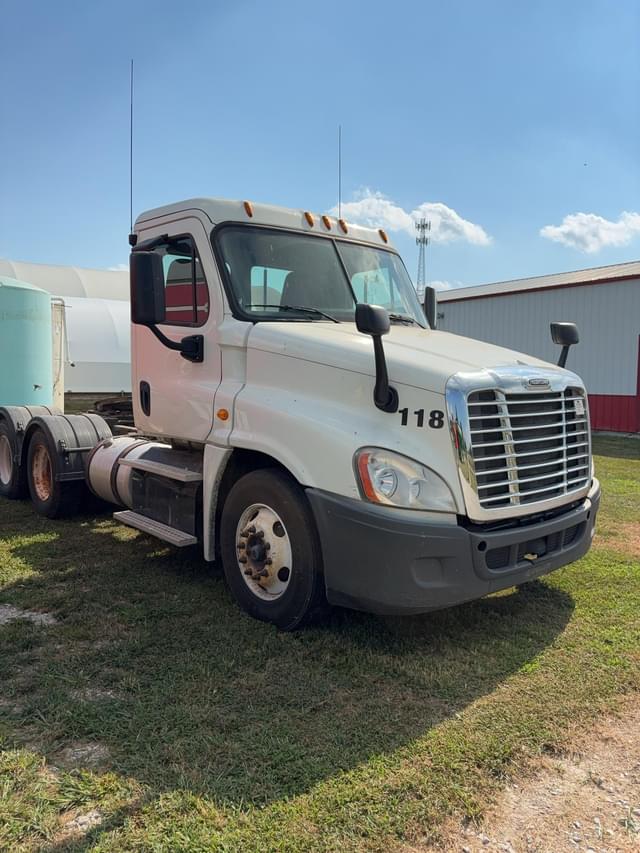 Image of Freightliner Cascadia 125 equipment image 1