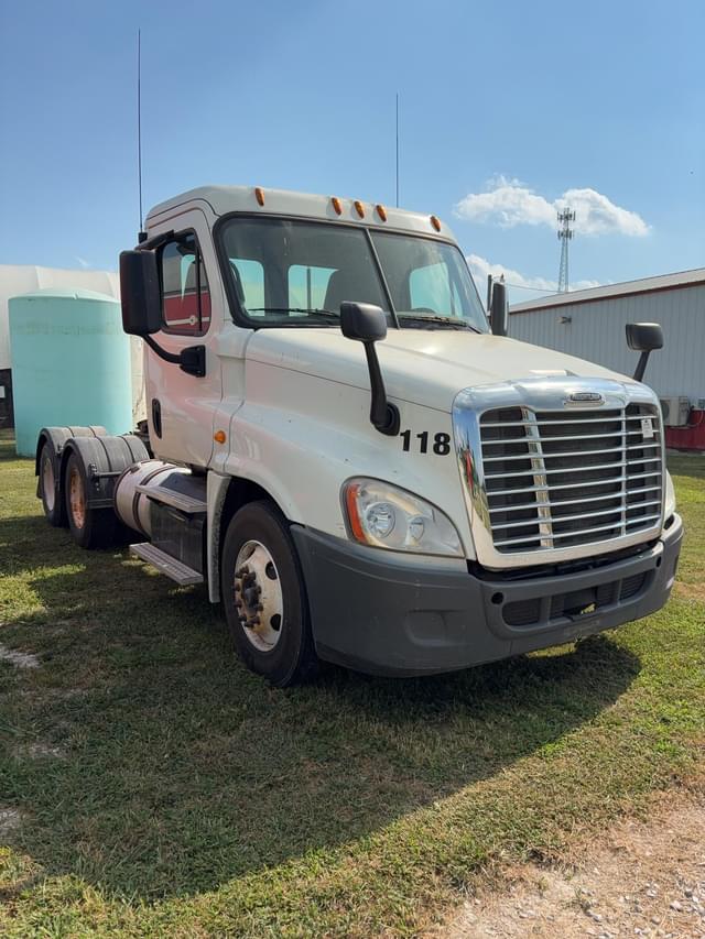 Image of Freightliner Cascadia 125 equipment image 2