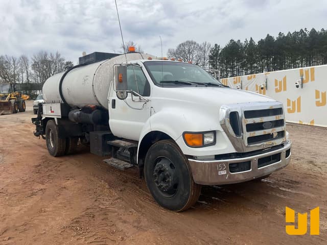 Image of Ford F-750 equipment image 2