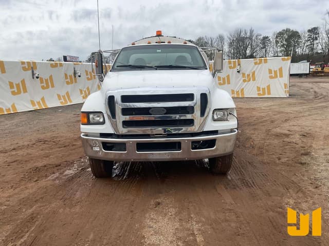 Image of Ford F-750 equipment image 1