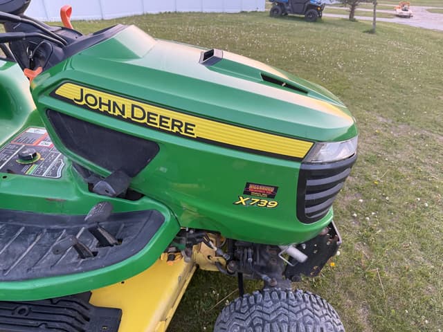 Image of John Deere X739 equipment image 4