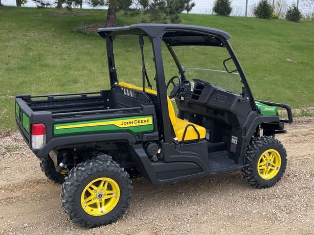 Image of John Deere XUV 835M equipment image 1