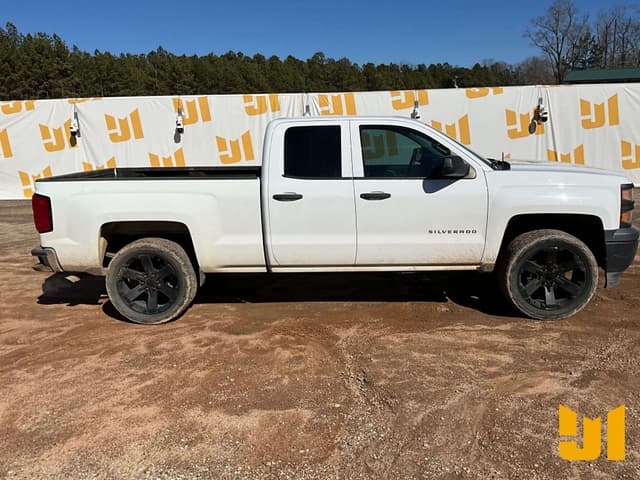 Image of Chevrolet 1500 equipment image 3