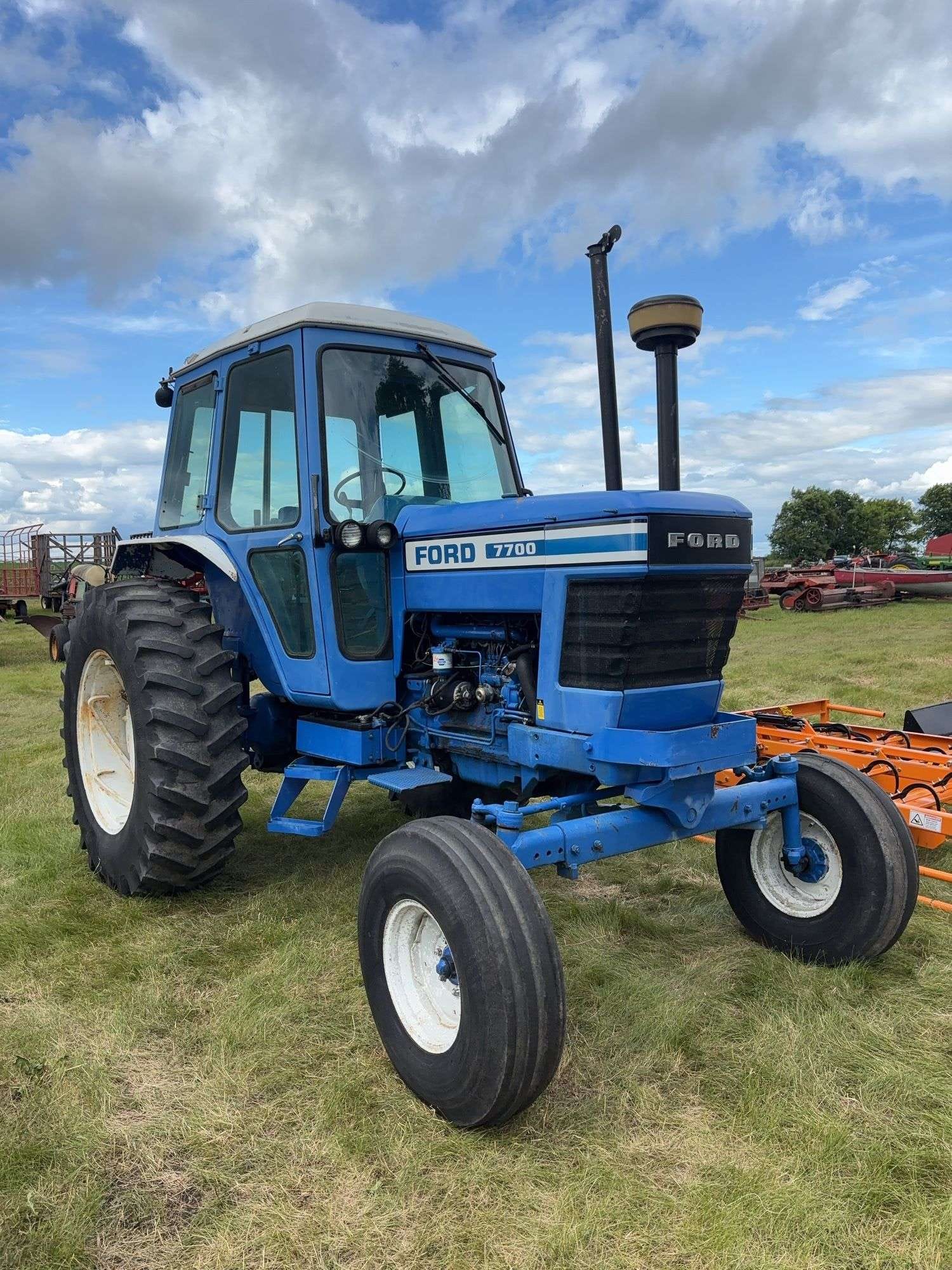 Ford 7700 Equipment Image0