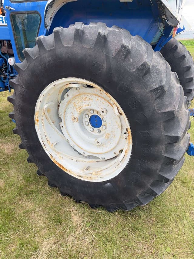 Image of Ford 7700 equipment image 4