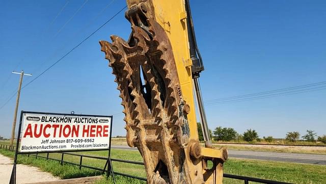 Image of Caterpillar 320GC equipment image 4