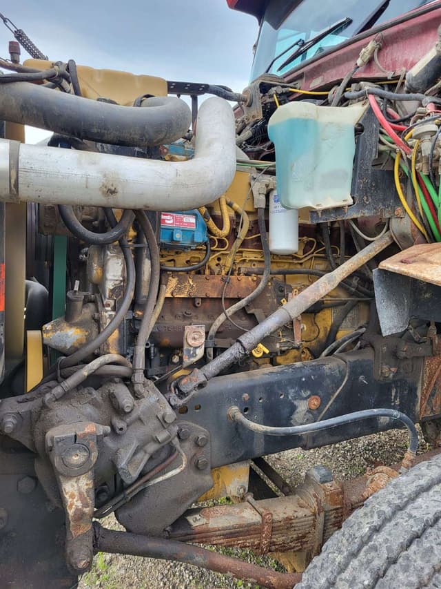 Image of Ford L9000 equipment image 3