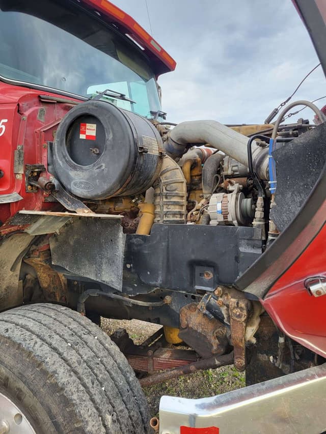 Image of Ford L9000 equipment image 2