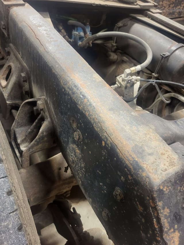 Image of Ford L9000 equipment image 4