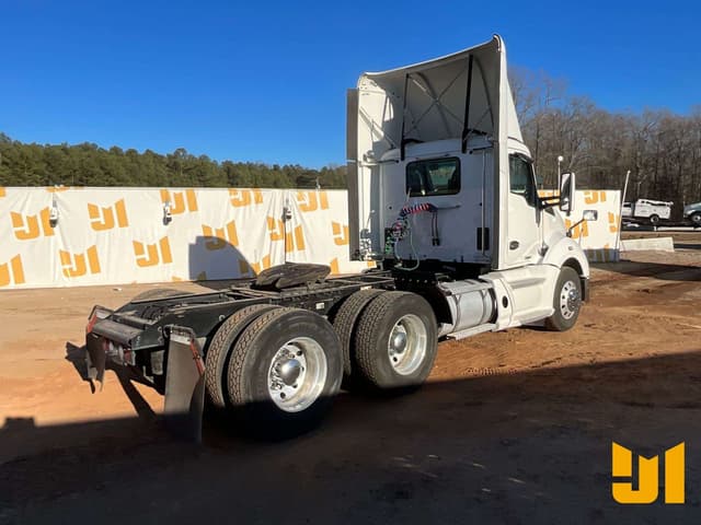 Image of Kenworth T680 equipment image 4