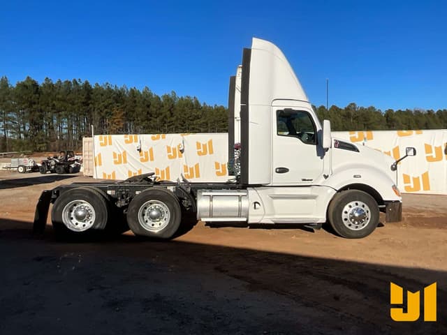 Image of Kenworth T680 equipment image 3