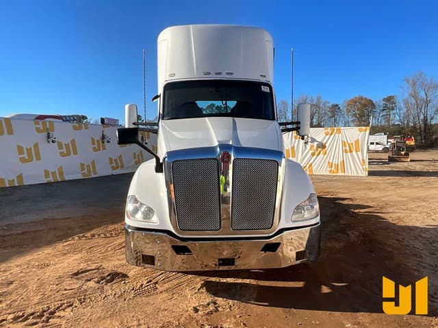 Image of Kenworth T680 equipment image 1