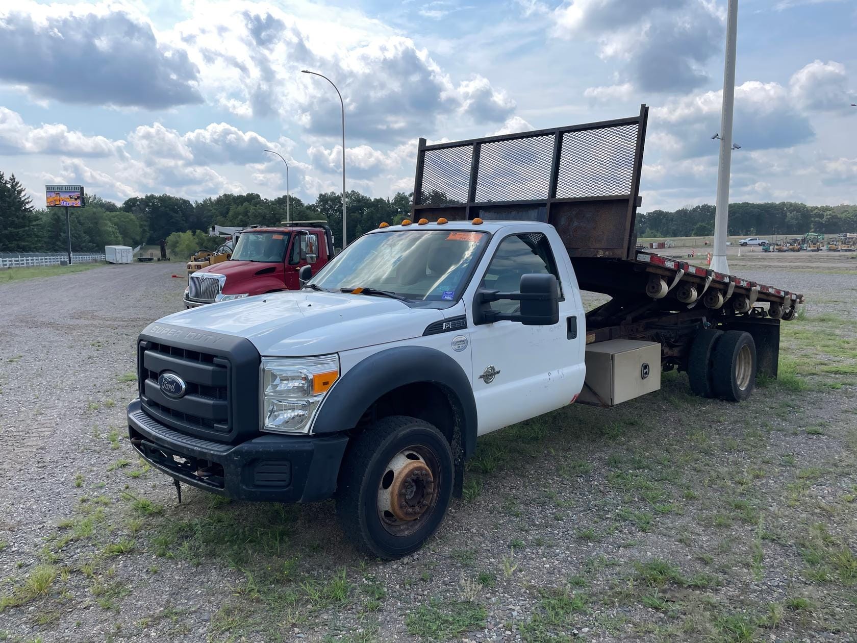 2013 Ford F-550 Equipment Image0