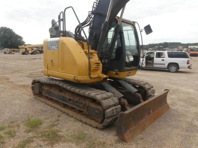 Image of John Deere 135G equipment image 2