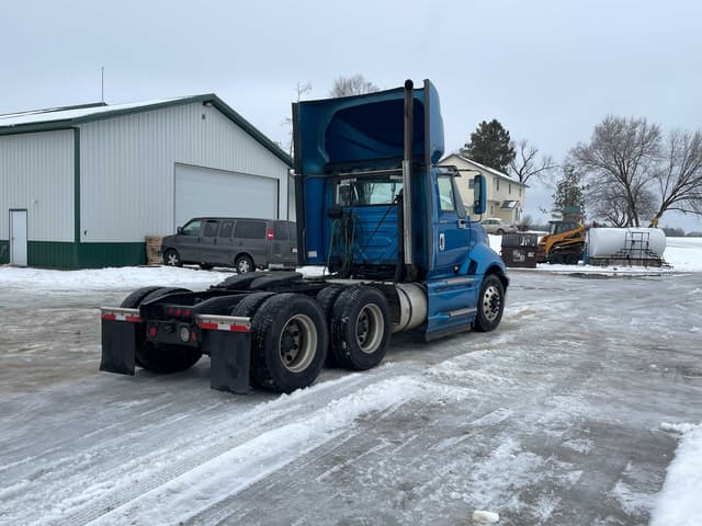 Image of International ProStar Plus 122 equipment image 4