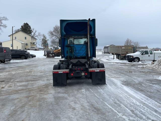 Image of International ProStar Plus 122 equipment image 3