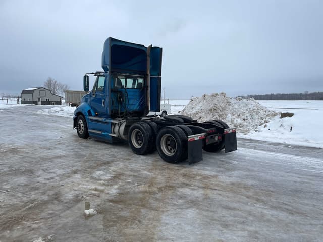 Image of International ProStar Plus 122 equipment image 2