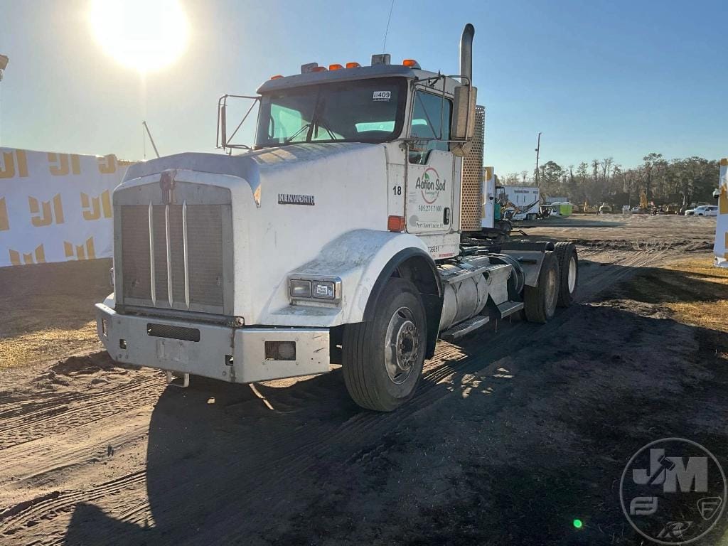 2011 Kenworth T8 Equipment Image0