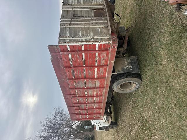 Image of International Loadstar 1700 equipment image 2