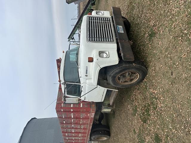 Image of International Loadstar 1700 equipment image 4