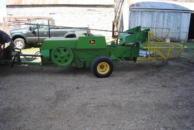 Image of John Deere 336 equipment image 1
