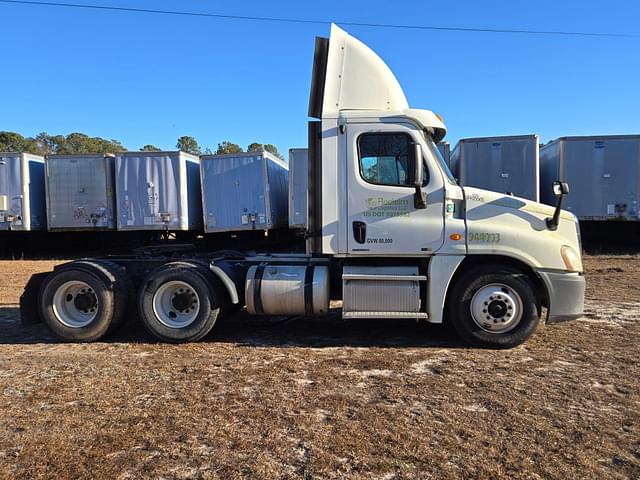 Image of Freightliner Cascadia equipment image 3