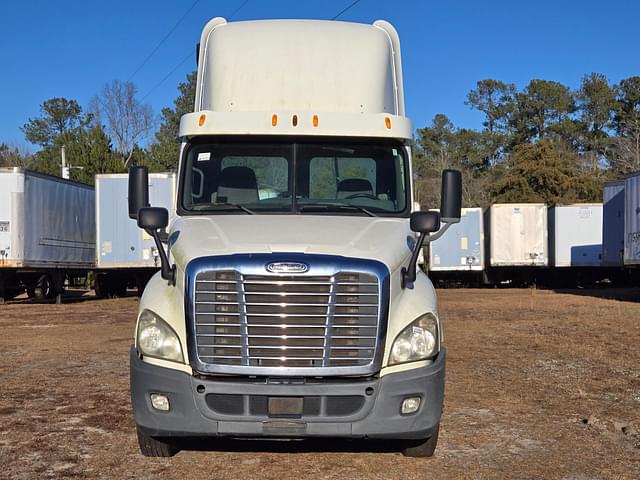 Image of Freightliner Cascadia equipment image 1