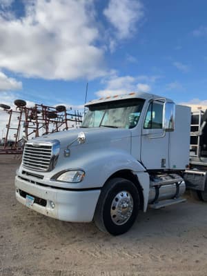 2007 Freightliner Columbia Image