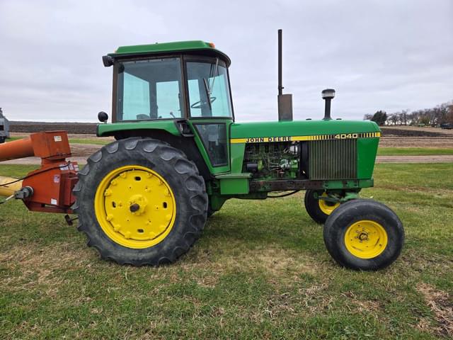 Image of John Deere 4040 equipment image 3
