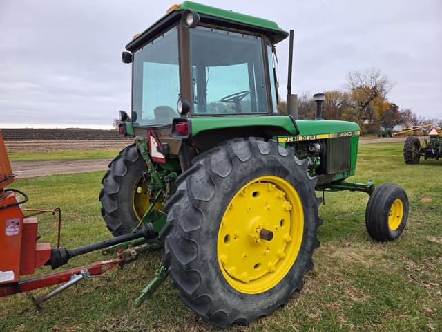 Image of John Deere 4040 equipment image 4