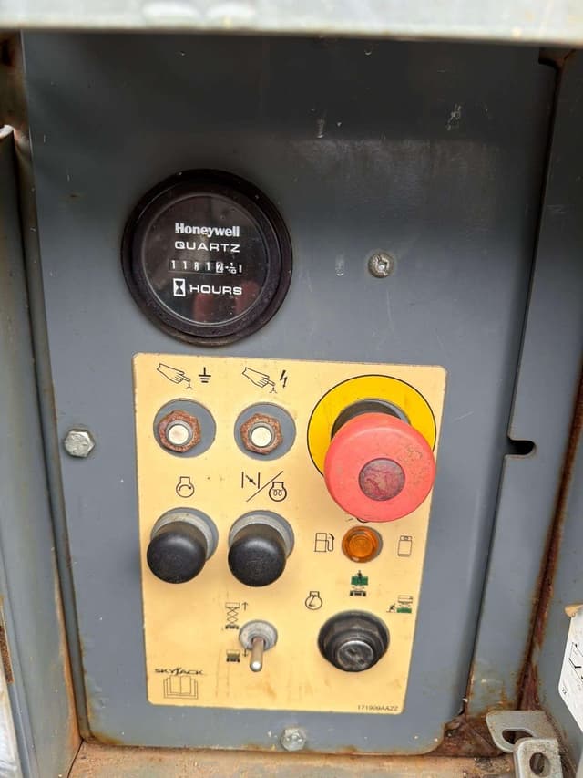 Image of Sky Jack SJ6832RT equipment image 4