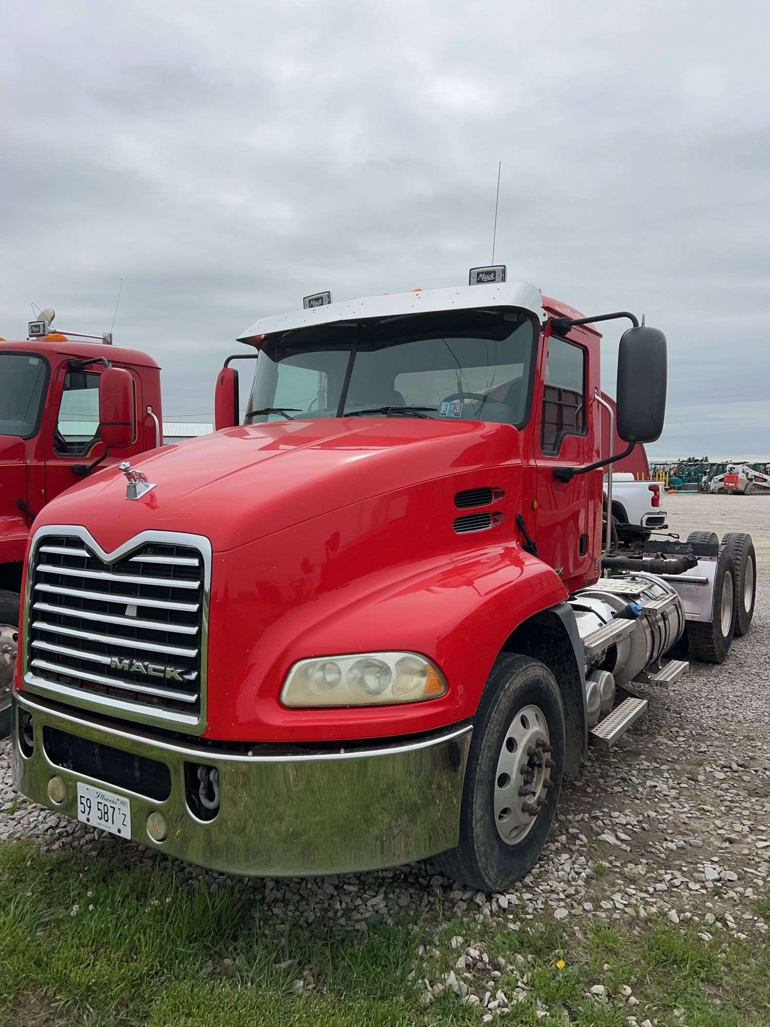 2013 Mack CXU613 Equipment Image0