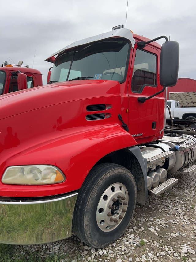 Image of Mack CXU613 equipment image 3